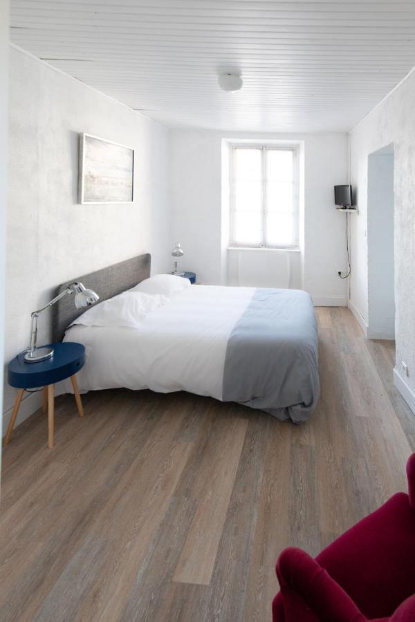 Les Chambres De Lourmel Понтиви Екстериор снимка