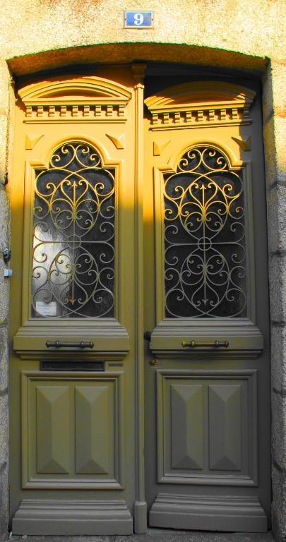 Les Chambres De Lourmel Понтиви Екстериор снимка