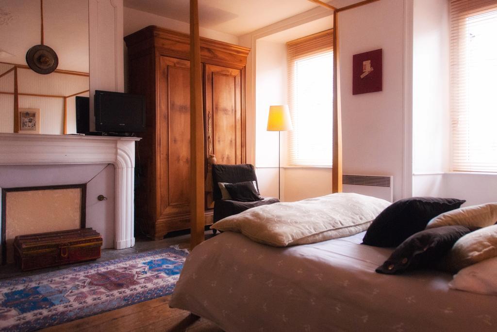 Les Chambres De Lourmel Понтиви Екстериор снимка