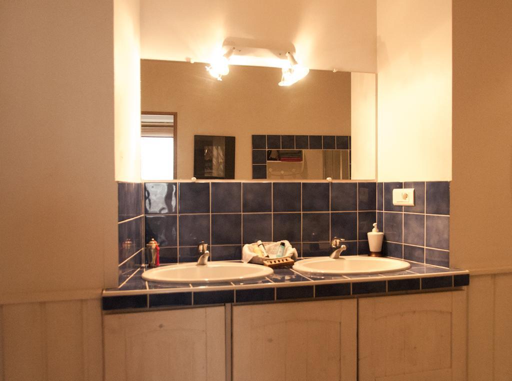 Les Chambres De Lourmel Понтиви Екстериор снимка